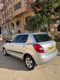 voitures-skoda-fabia-2011-toit-said-hamdine-alger-algerie