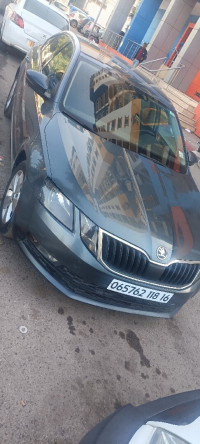 voitures-skoda-octavia-2018-business-dar-el-beida-alger-algerie