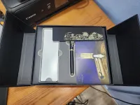 Coffret stylo à plume avec bouteille d'encre et carte postale 