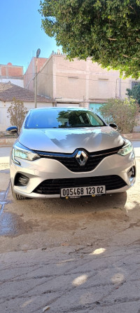 voitures-renault-clio-5-2023-evolution-el-karimia-chlef-algerie