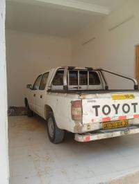 السيارات-النفعية-toyota-hilux-2004-البياضة-الوادي-الجزائر