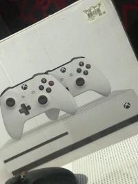 Xbox one s 1000 g (1Tera)