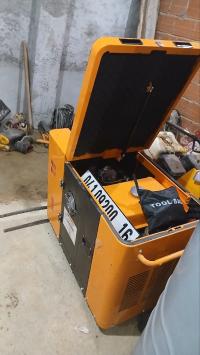 Lot Groupe diesel/ Scie a sol / Coffrage métallique