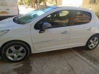 سيارات-peugeot-207-2011-بوقادير-الشلف-الجزائر
