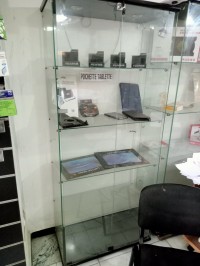 تخزين-و-مستودعات-vitrine-magasin-en-verre-بئر-خادم-الجزائر
