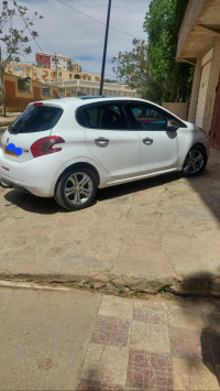 voitures-peugeot-208-2015-allure-ksar-chellala-tiaret-algerie