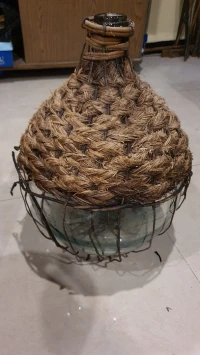 Ancienne Bonbonne  Dame Jeanne , habillage en cordage  tressé et osier 12 L