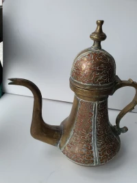 Grande, ancienne théière / Aiguière ou Aftabé en bronze style oriental,  