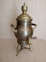 antiquites-collections-ancien-petit-samovar-en-bronze-laiton-avec-manche-robinet-bois-staoueli-alger-algerie