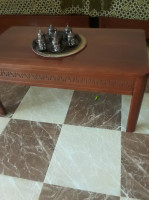 salons-canapes-table-basse-avec-4-banquettes-oran-algerie