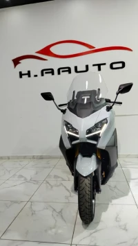 YAMAHA TMAX TECH 2025