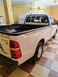 سيارات-toyota-hilux-2016-غرداية-الجزائر