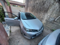 moyenne-berline-toyota-auris-2014-dynamique-baba-hassen-alger-algerie