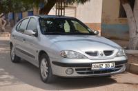 سيارة-صغيرة-renault-megane-1-2000-تلمسان-الجزائر