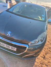 voitures-peugeot-208-2015-allure-facelift-biskra-algerie