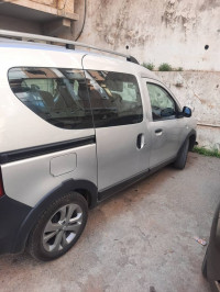 voitures-renault-kangoo-2024-familia-alger-centre-algerie