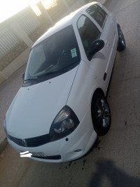 voitures-renault-clio-campus-2013-mostaganem-algerie