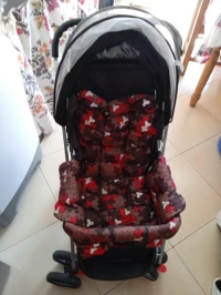 Lit bébé et poussette 