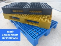 Caisse de rangement et palette 