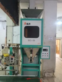 Machine de conditionnement avec monte charge 