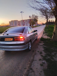 voitures-renault-laguna-1-2000-tlemcen-algerie