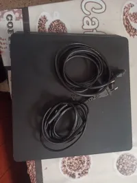 PS4 slim 1to (sans manette)