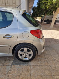 voitures-peugeot-207-2009-tolga-biskra-algerie