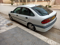 voitures-renault-laguna-1-1994-bordj-bou-arreridj-algerie