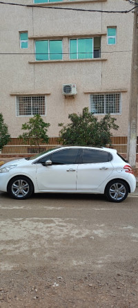 voitures-peugeot-208-2015-allure-constantine-algerie