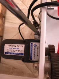 Operculeuse pour verre à boissons 