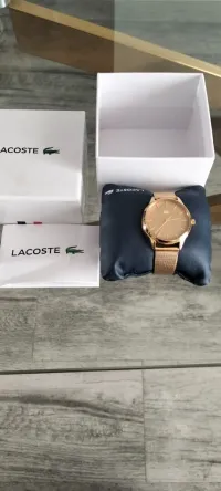 Montre femme Lacoste original jamais porté 
