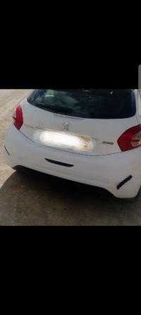 سيارات-peugeot-208-2013-allure-باتنة-الجزائر