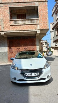 سيارات-peugeot-208-2014-الكاليتوس-الجزائر
