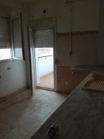 appartement-vente-f3-alger-mahelma-algerie