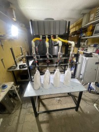 صناعة-و-تصنيع-remplisseuse-javel-liquides-corrosifs-avec-debit-metre-دار-البيضاء-الجزائر