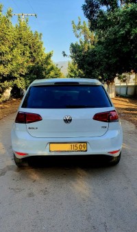 سيدان-متوسطة-volkswagen-golf-7-2015-trendline-الشفة-البليدة-الجزائر