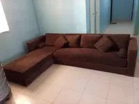 Slm je vend un salon de type L couleur marron foncé pour cause changement de décor merci