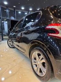 سيارات-peugeot-208-2015-allure-شراقة-الجزائر