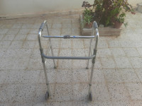 medical-deambulateur-avec-roues-reglable-en-haut-oum-drou-chlef-algerie