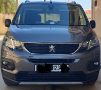 voitures-peugeot-rifter-2023-allure-chlef-algerie