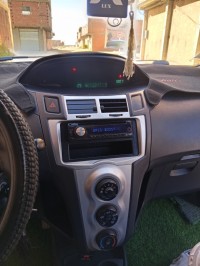 سيارات-toyota-yaris-2010-المقارين-تقرت-الجزائر