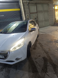 voitures-peugeot-208-2015-allure-batna-algerie