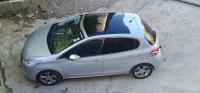 سيارات-peugeot-208-2015-allure-ذراع-القايد-بجاية-الجزائر