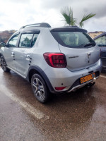 voitures-dacia-sandero-2023-stepway-techroad-aflou-laghouat-algerie