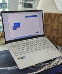 ASUS VIVOBOOK D3500QC Ryzen 9 5900HX 16GB 512SSD 15.6" OLED Full HD RTX 3050 Neuf jamais utilisé