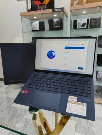 ASUS ZenBook AMD RYZEN 7 7735U 32Go RAM 1TO SSD 15.6 FHD JAMAIS UTILISÉ SOUS EMBALLAGE