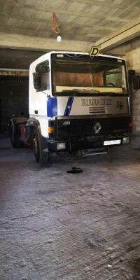 Renault جرار 1985