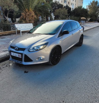 voitures-ford-focus-5-portes-2012-titanium-annaba-algerie