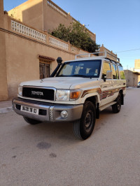 voitures-toyota-land-cruiser-2016-laghouat-algerie