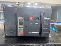 Disjoncteur 4 pôles 2500 A  Schneider